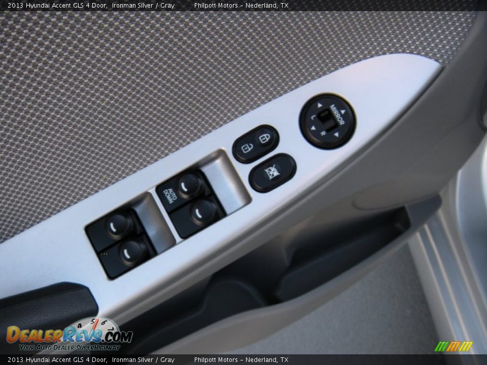 2013 Hyundai Accent GLS 4 Door Ironman Silver / Gray Photo #33