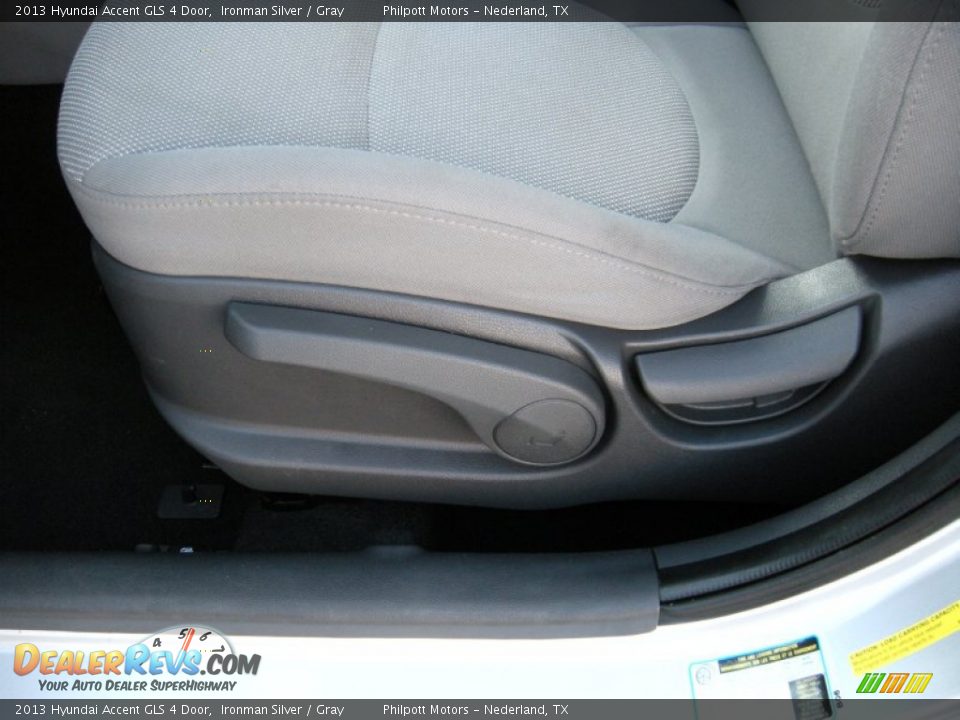 2013 Hyundai Accent GLS 4 Door Ironman Silver / Gray Photo #35