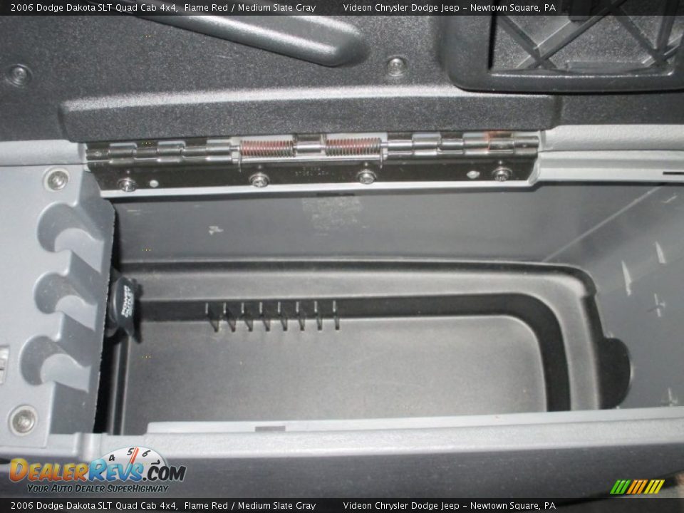 2006 Dodge Dakota SLT Quad Cab 4x4 Flame Red / Medium Slate Gray Photo #28