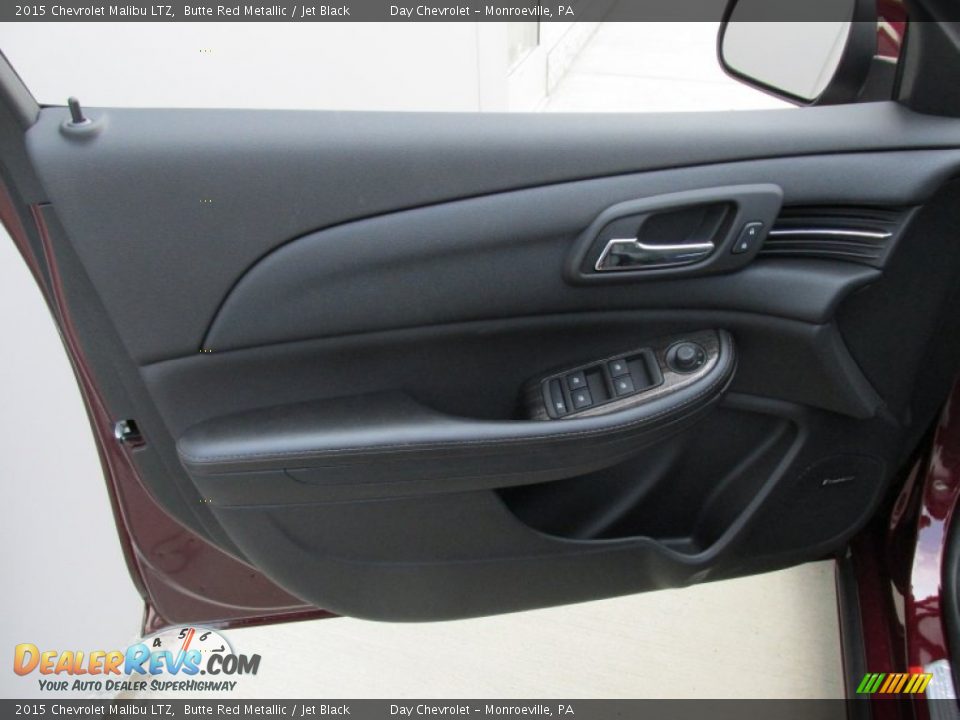 Door Panel of 2015 Chevrolet Malibu LTZ Photo #11