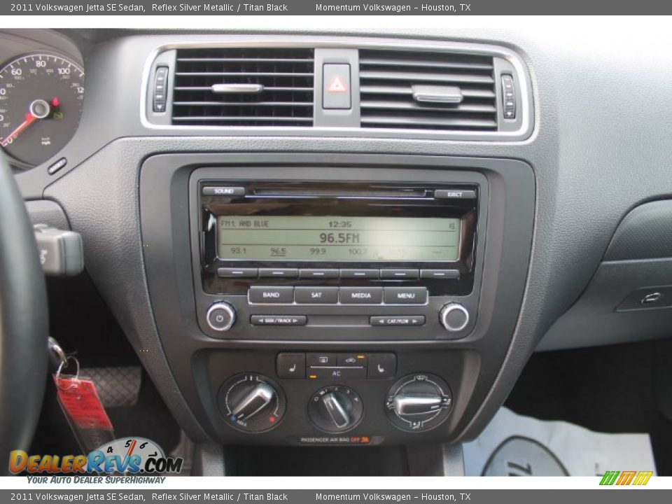 2011 Volkswagen Jetta SE Sedan Reflex Silver Metallic / Titan Black Photo #33