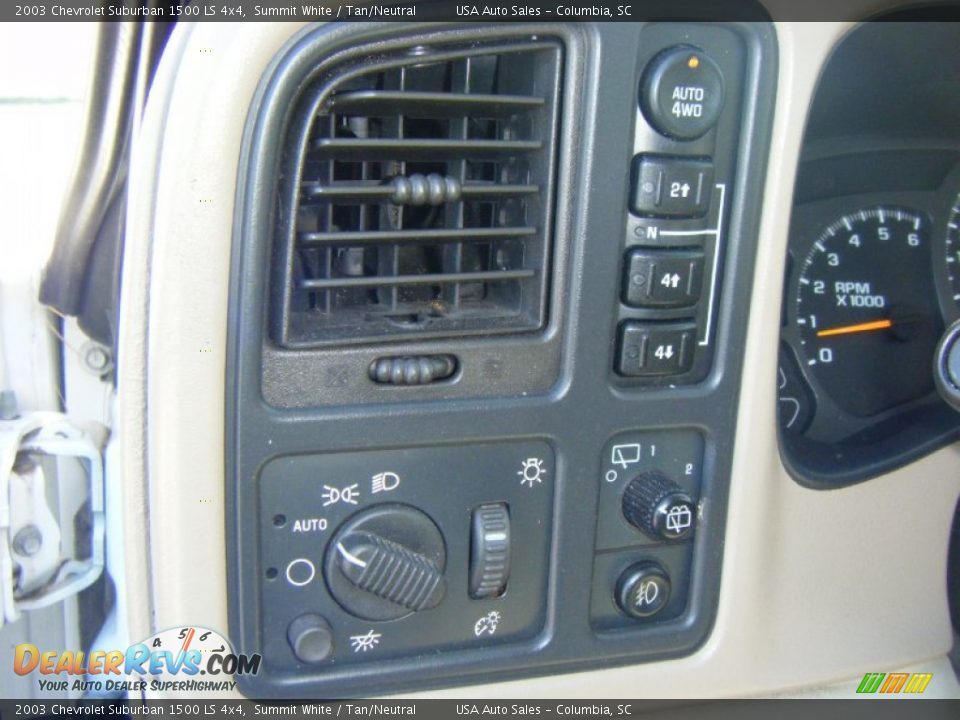 2003 Chevrolet Suburban 1500 LS 4x4 Summit White / Tan/Neutral Photo #13