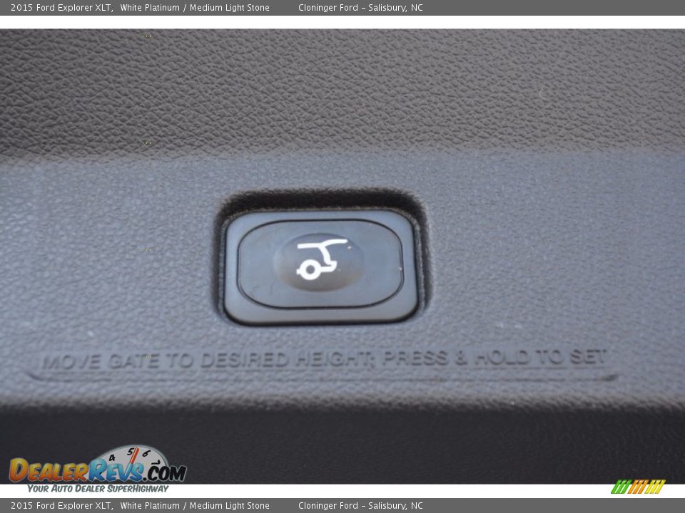 2015 Ford Explorer XLT White Platinum / Medium Light Stone Photo #10