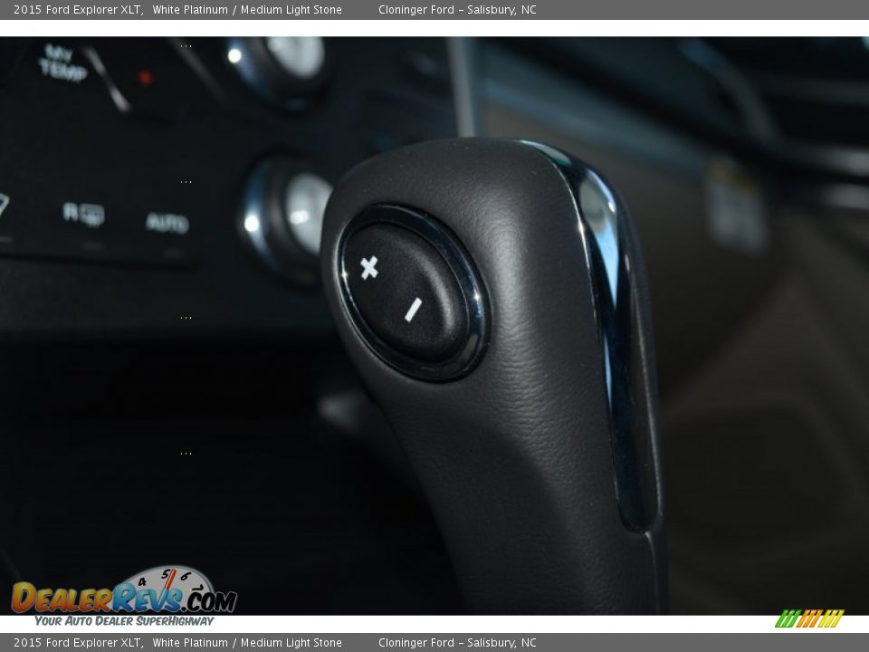 2015 Ford Explorer XLT White Platinum / Medium Light Stone Photo #23