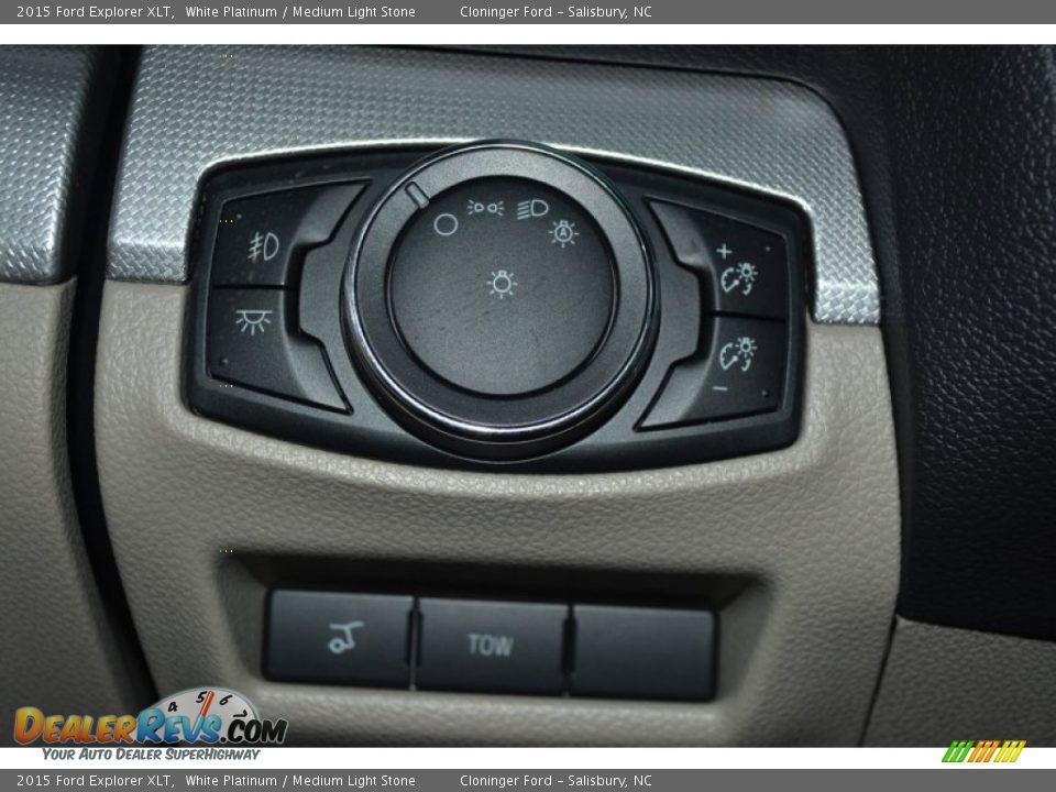 2015 Ford Explorer XLT White Platinum / Medium Light Stone Photo #28