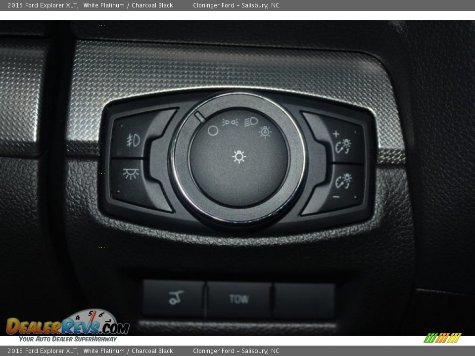 2015 Ford Explorer XLT White Platinum / Charcoal Black Photo #25