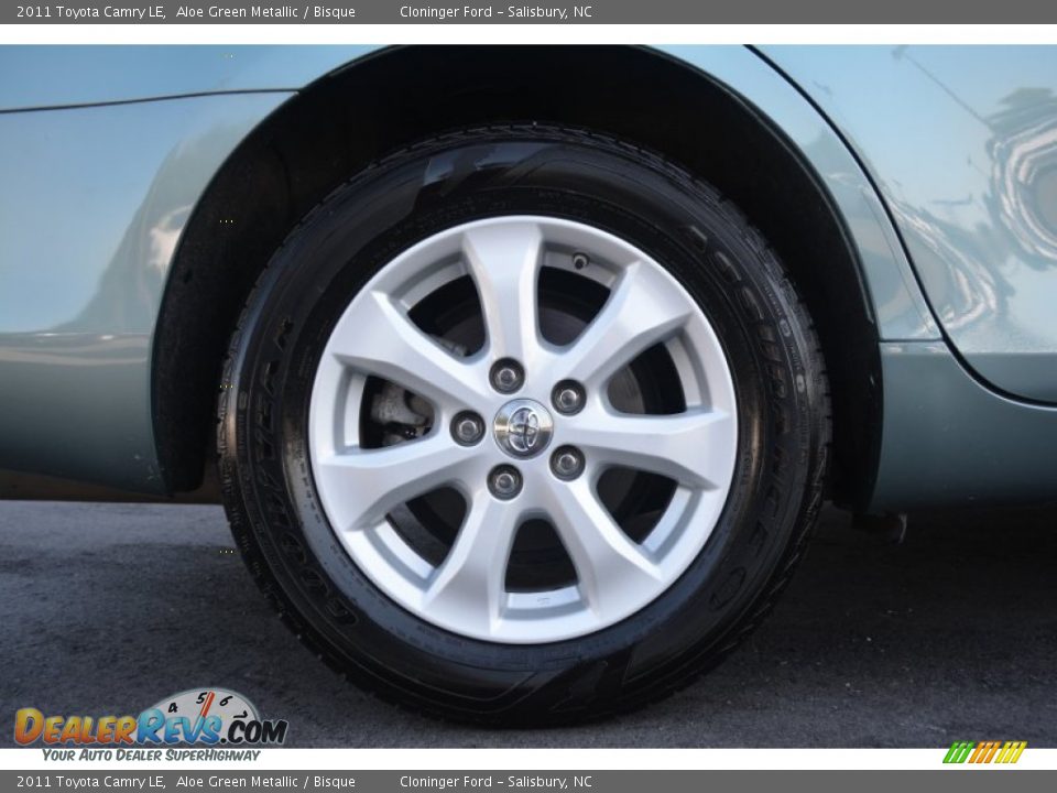 2011 Toyota Camry LE Aloe Green Metallic / Bisque Photo #17