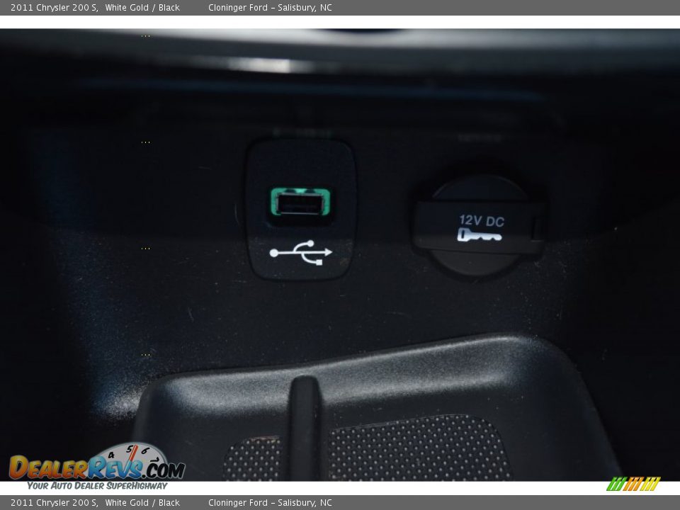 2011 Chrysler 200 S White Gold / Black Photo #22