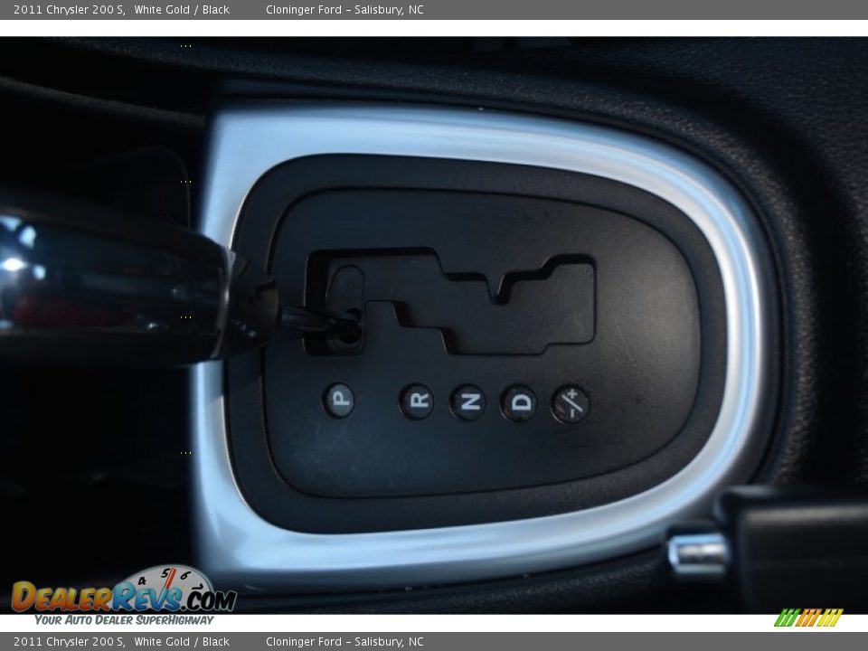 2011 Chrysler 200 S White Gold / Black Photo #24