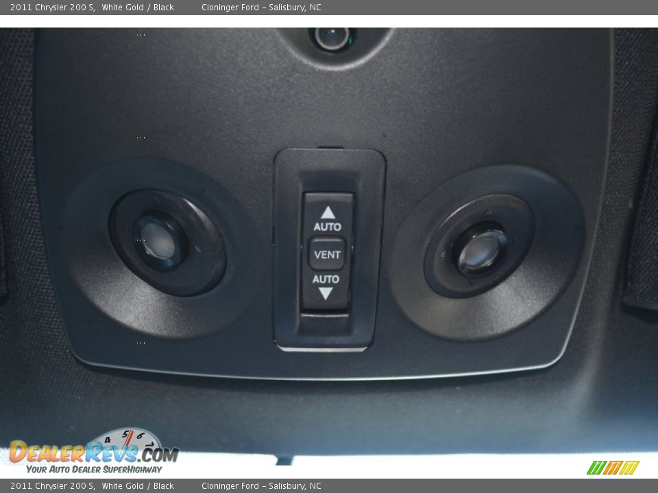 2011 Chrysler 200 S White Gold / Black Photo #25