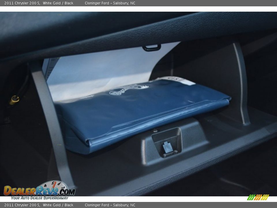 2011 Chrysler 200 S White Gold / Black Photo #30