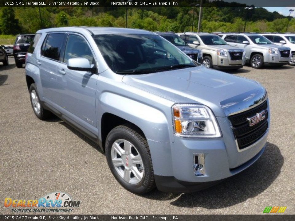 Front 3/4 View of 2015 GMC Terrain SLE Photo #3