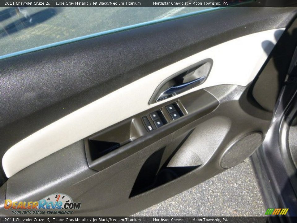 2011 Chevrolet Cruze LS Taupe Gray Metallic / Jet Black/Medium Titanium Photo #14