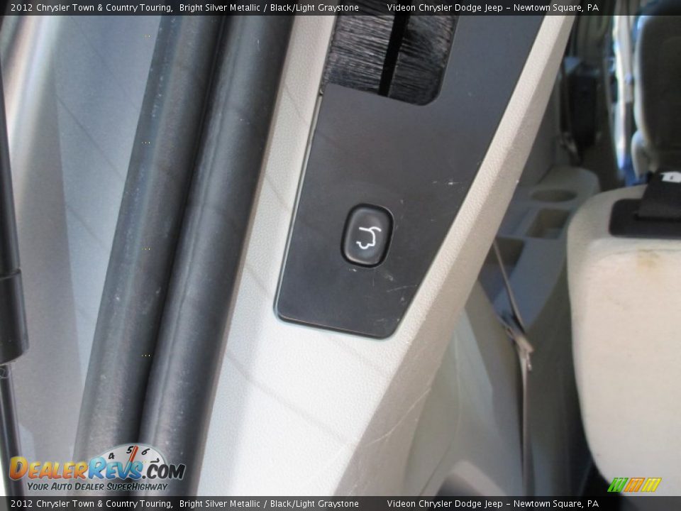2012 Chrysler Town & Country Touring Bright Silver Metallic / Black/Light Graystone Photo #12