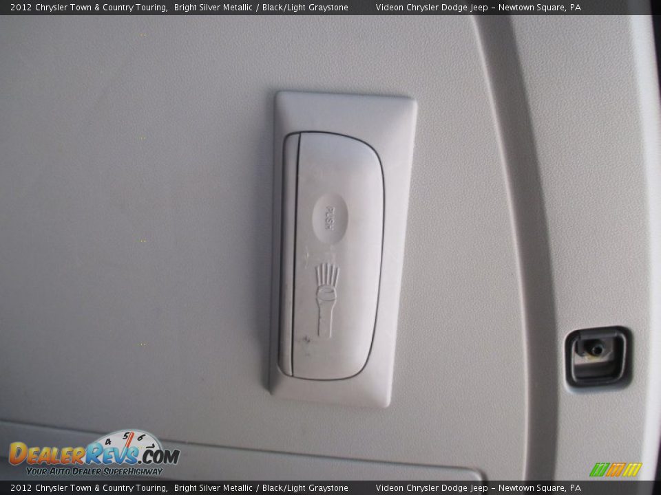 2012 Chrysler Town & Country Touring Bright Silver Metallic / Black/Light Graystone Photo #13