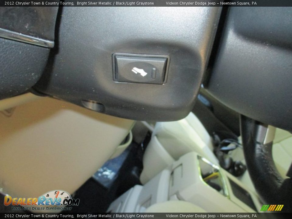 2012 Chrysler Town & Country Touring Bright Silver Metallic / Black/Light Graystone Photo #25