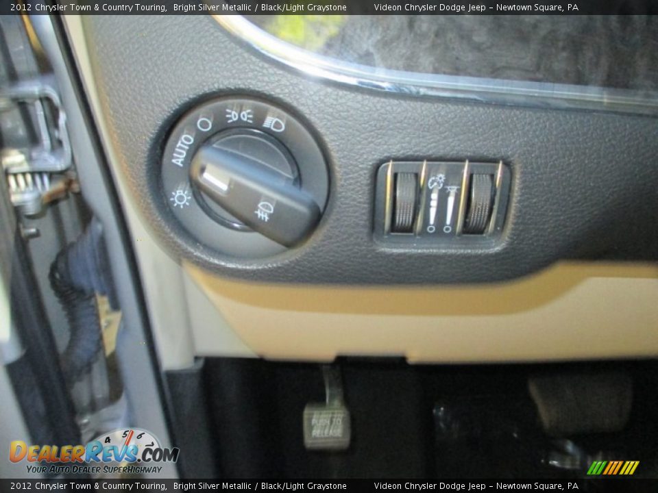 2012 Chrysler Town & Country Touring Bright Silver Metallic / Black/Light Graystone Photo #26