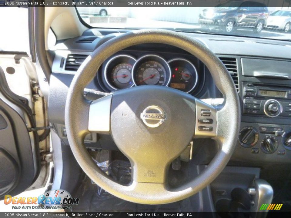 2008 Nissan Versa 1.8 S Hatchback Brilliant Silver / Charcoal Photo #18