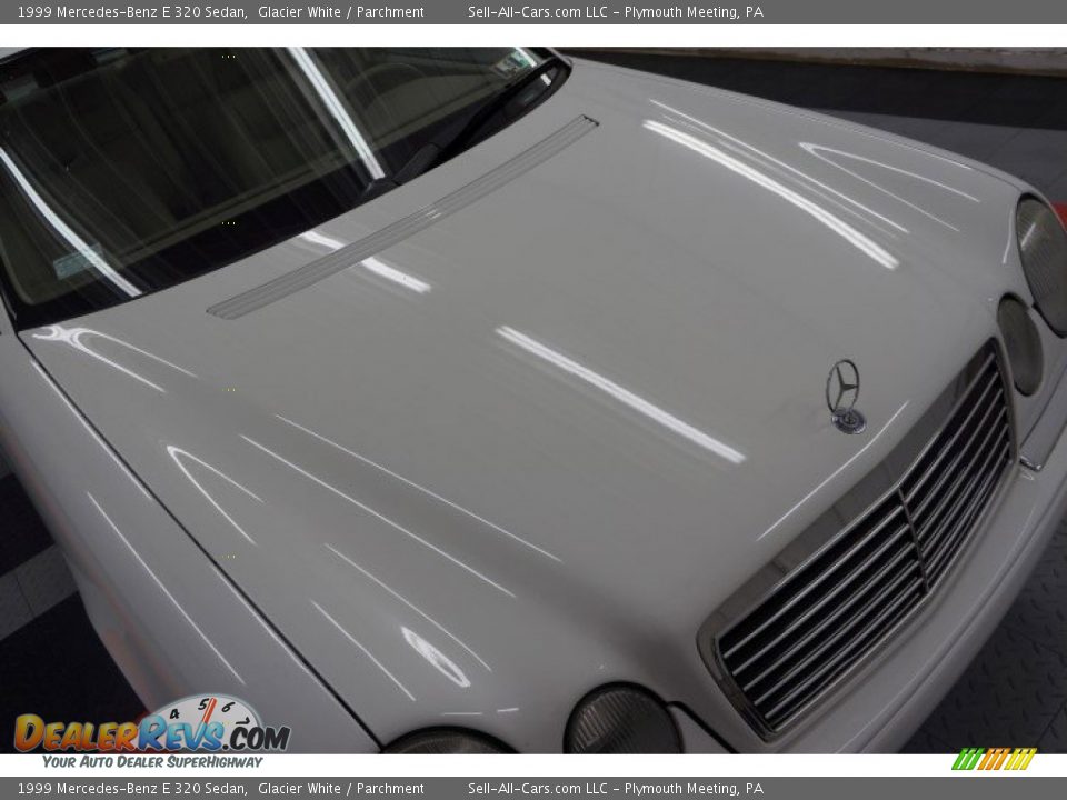 1999 Mercedes-Benz E 320 Sedan Glacier White / Parchment Photo #32