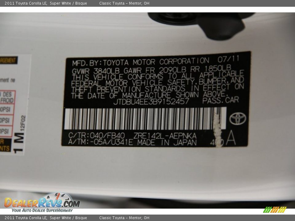 2011 Toyota Corolla LE Super White / Bisque Photo #18