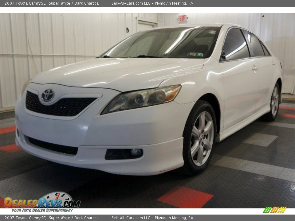 2007 Toyota Camry SE Super White / Dark Charcoal Photo #2