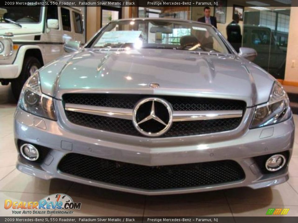 2009 Mercedes-Benz SL 550 Roadster Palladium Silver Metallic / Black Photo #2