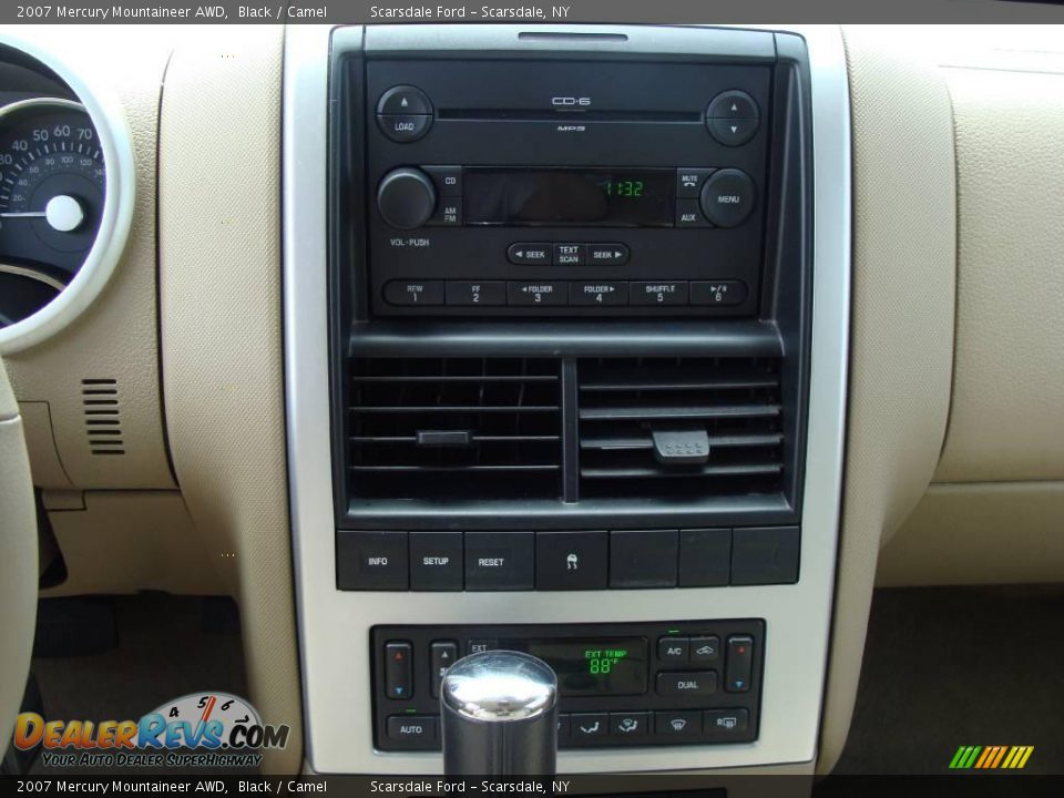 2007 Mercury Mountaineer AWD Black / Camel Photo #20