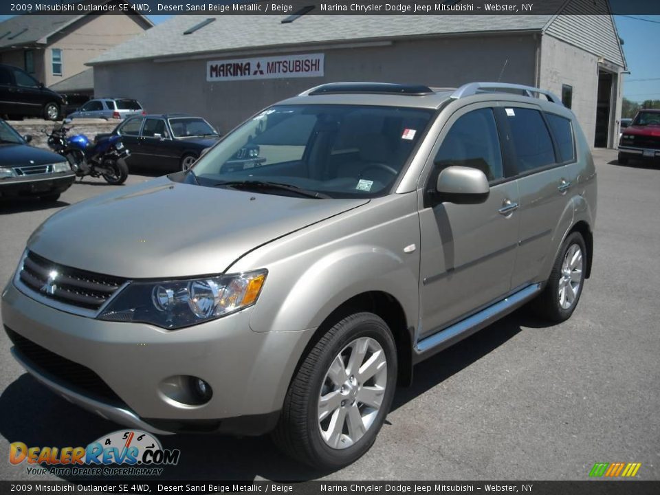 2009 Mitsubishi Outlander SE 4WD Desert Sand Beige Metallic / Beige Photo #1