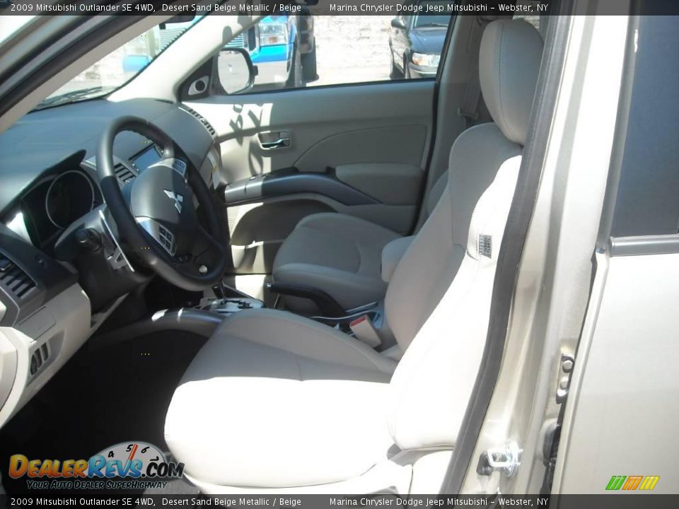 2009 Mitsubishi Outlander SE 4WD Desert Sand Beige Metallic / Beige Photo #2