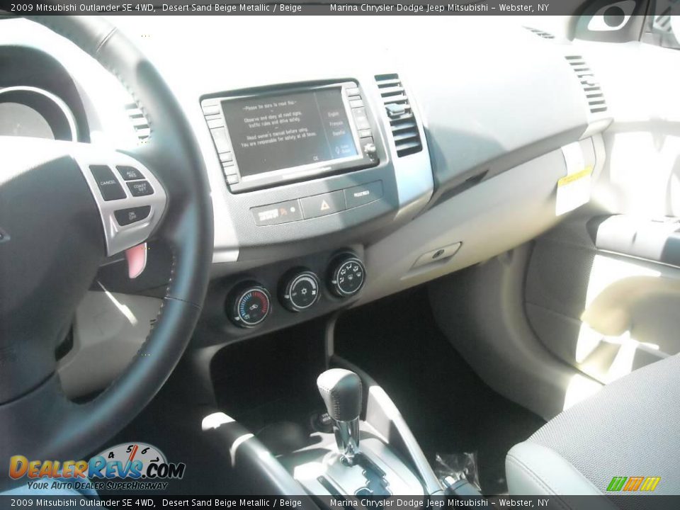 2009 Mitsubishi Outlander SE 4WD Desert Sand Beige Metallic / Beige Photo #5