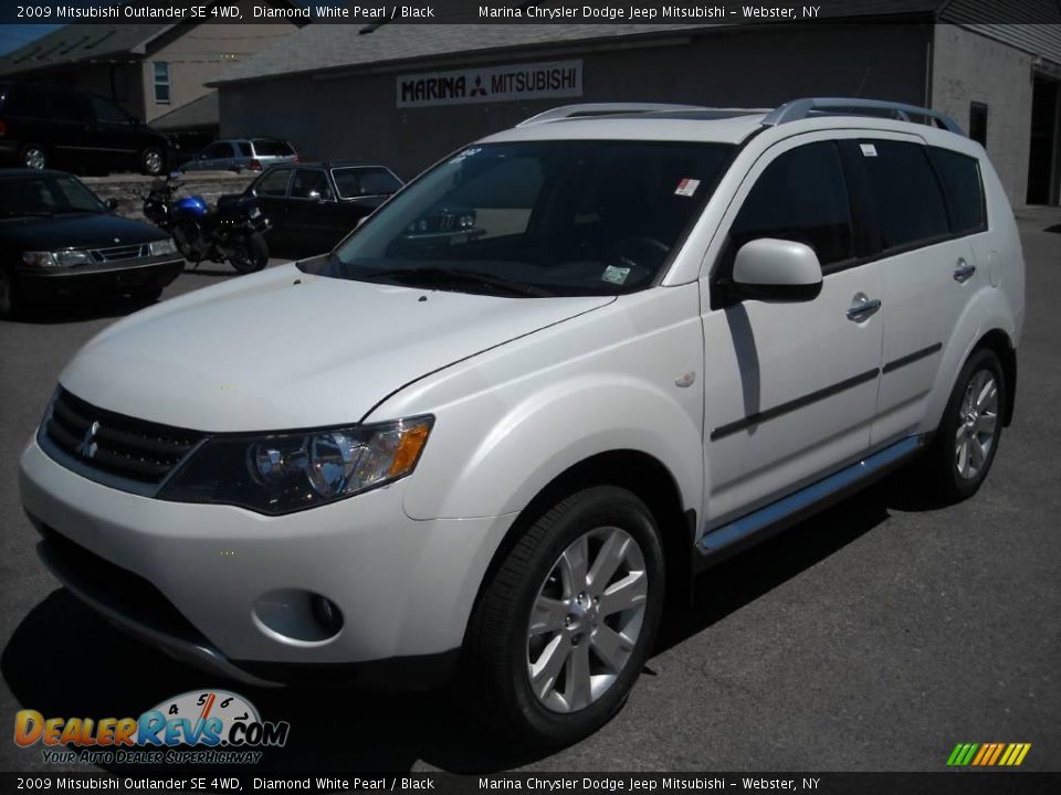 2009 Mitsubishi Outlander SE 4WD Diamond White Pearl / Black Photo #1