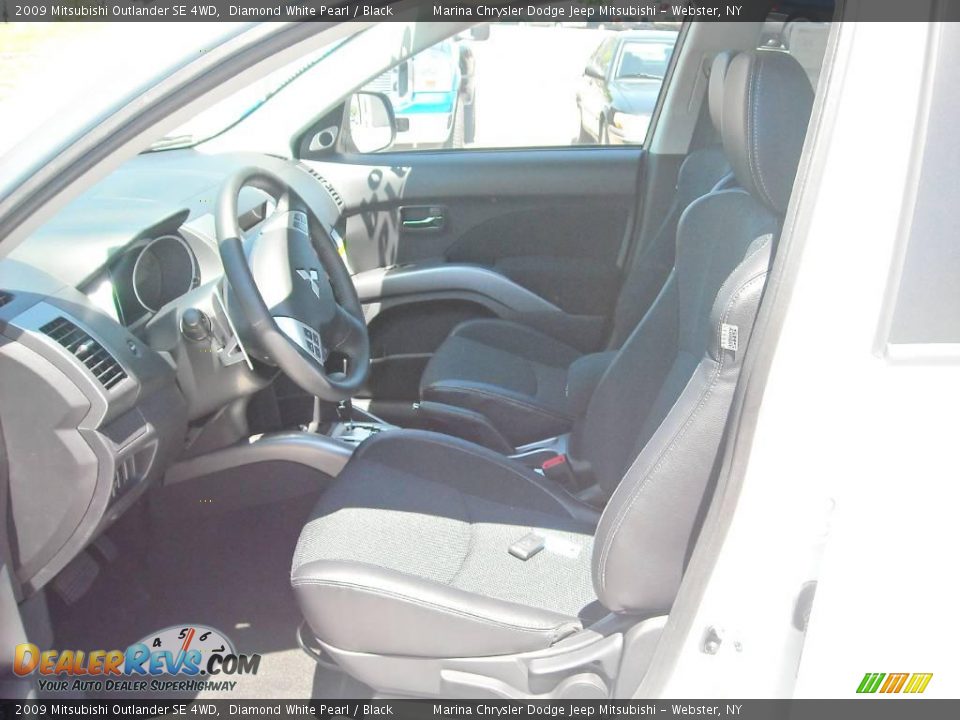 2009 Mitsubishi Outlander SE 4WD Diamond White Pearl / Black Photo #2