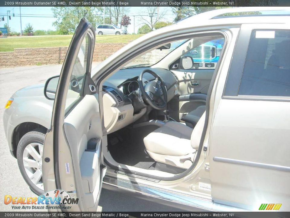 2009 Mitsubishi Outlander SE 4WD Desert Sand Beige Metallic / Beige Photo #15