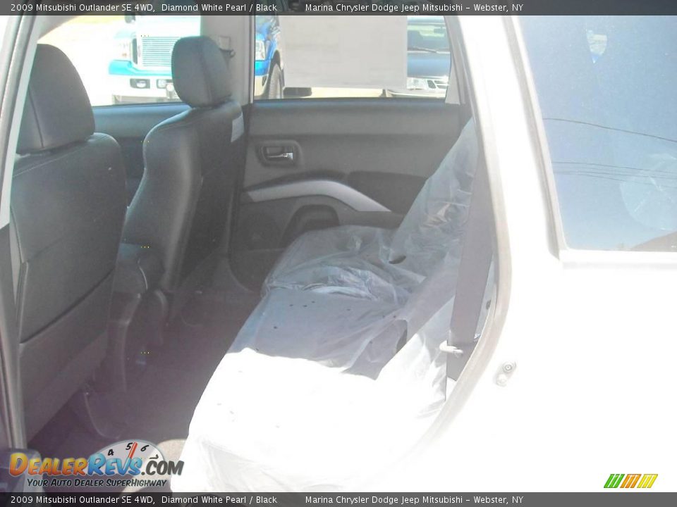 2009 Mitsubishi Outlander SE 4WD Diamond White Pearl / Black Photo #3