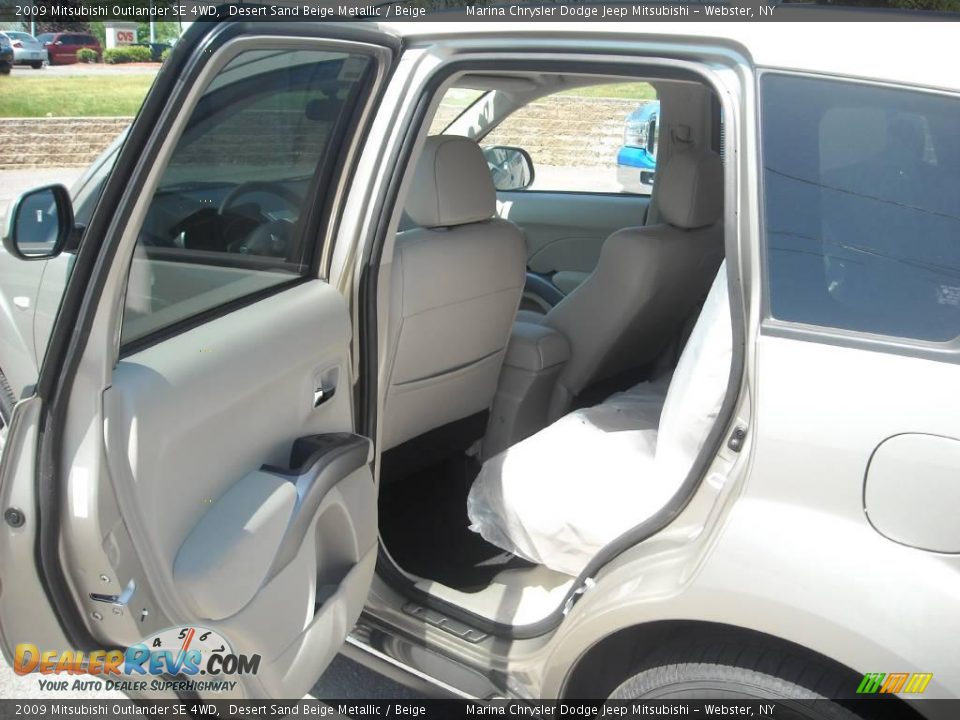 2009 Mitsubishi Outlander SE 4WD Desert Sand Beige Metallic / Beige Photo #16