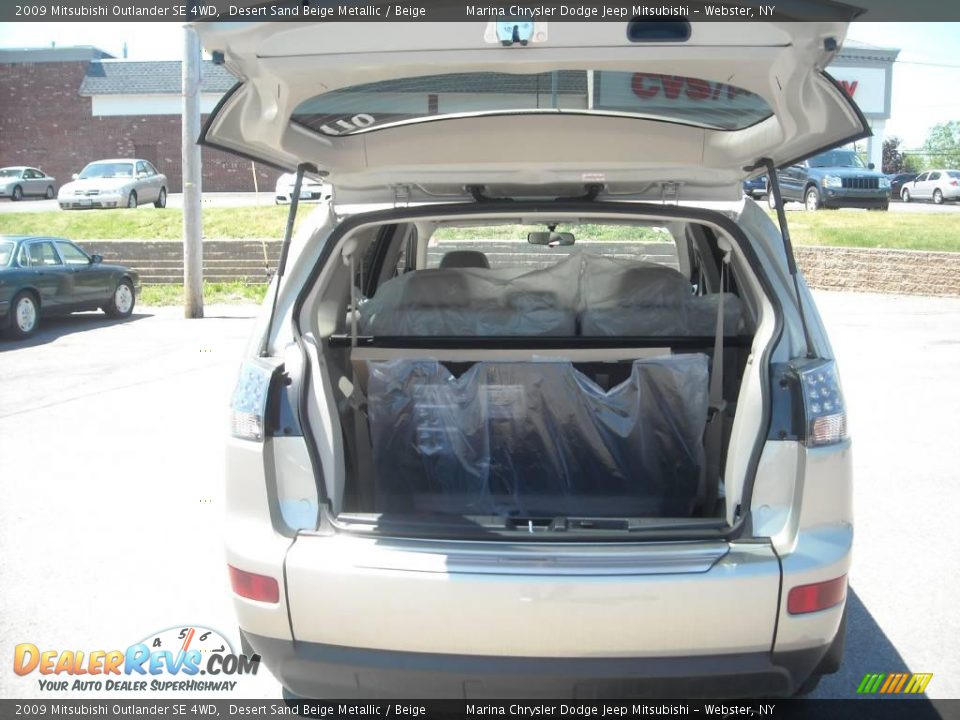 2009 Mitsubishi Outlander SE 4WD Desert Sand Beige Metallic / Beige Photo #17