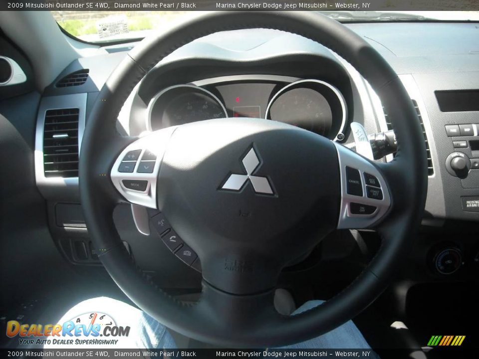 2009 Mitsubishi Outlander SE 4WD Diamond White Pearl / Black Photo #5