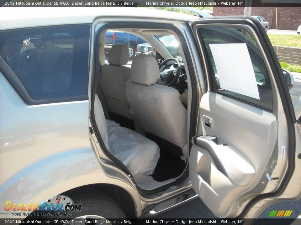 2009 Mitsubishi Outlander SE 4WD Desert Sand Beige Metallic / Beige Photo #18