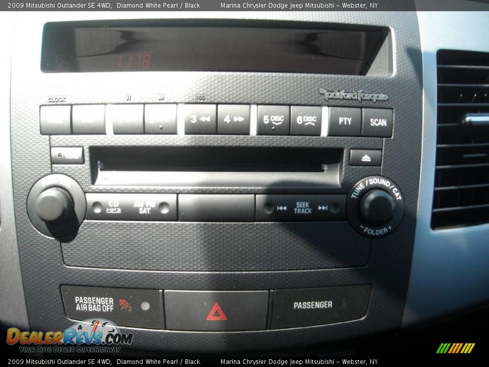 2009 Mitsubishi Outlander SE 4WD Diamond White Pearl / Black Photo #6