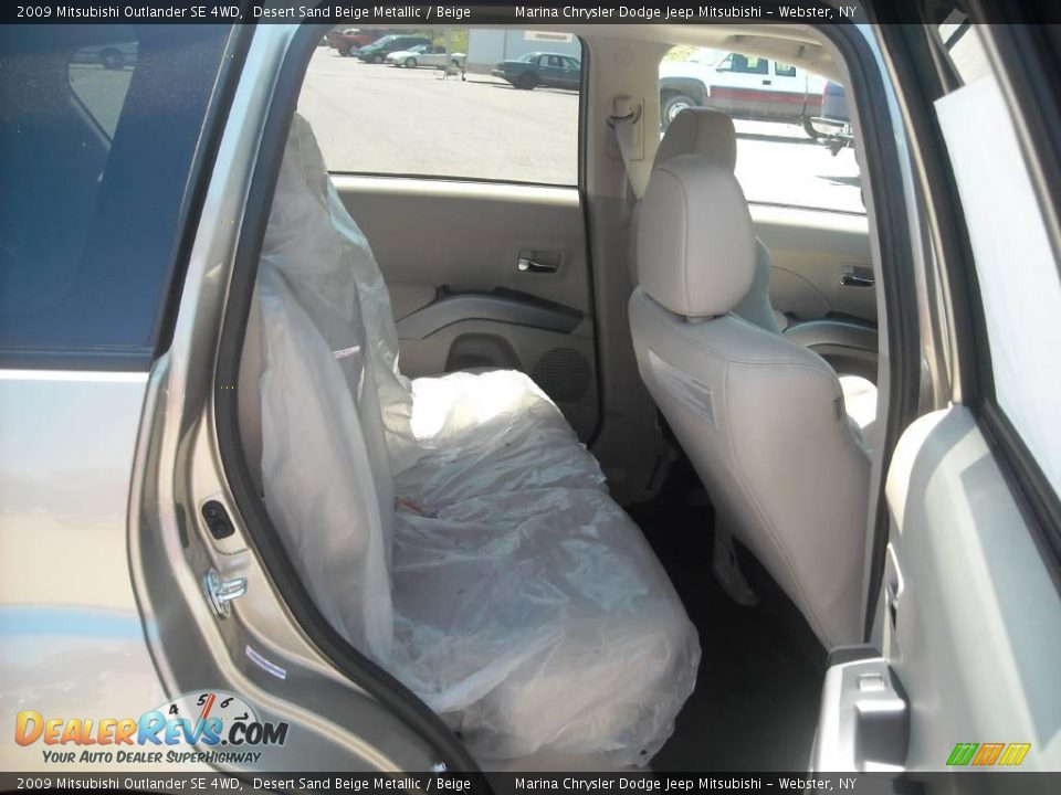 2009 Mitsubishi Outlander SE 4WD Desert Sand Beige Metallic / Beige Photo #19