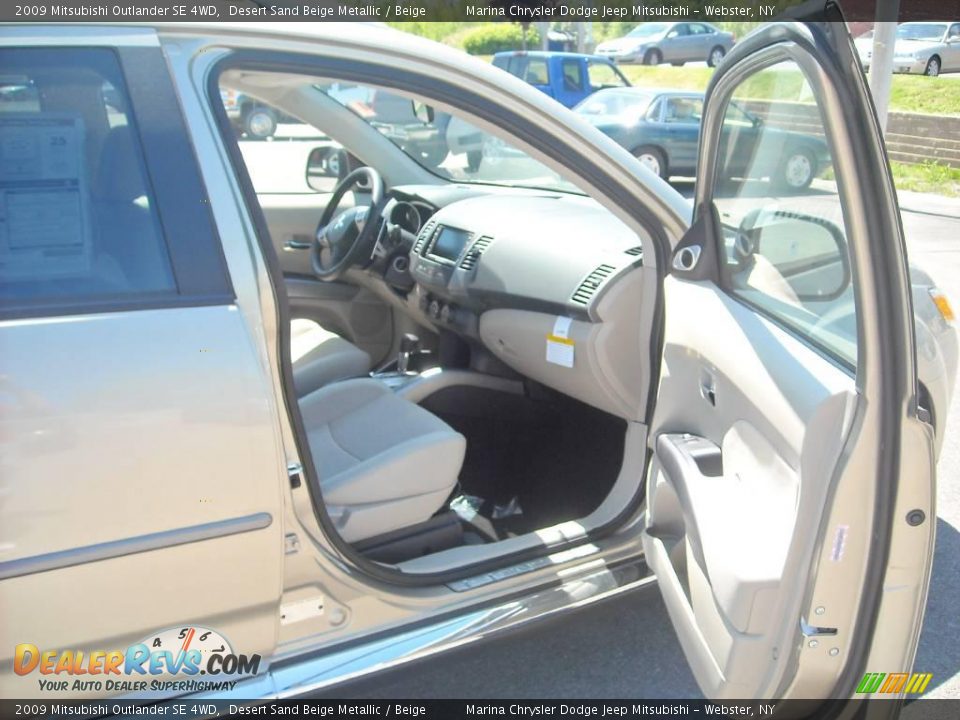 2009 Mitsubishi Outlander SE 4WD Desert Sand Beige Metallic / Beige Photo #20