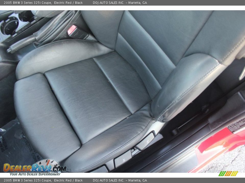 Front Seat of 2005 BMW 3 Series 325i Coupe Photo #9