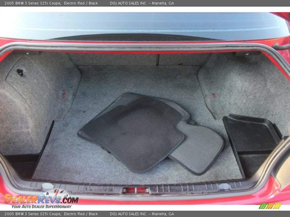 2005 BMW 3 Series 325i Coupe Trunk Photo #24