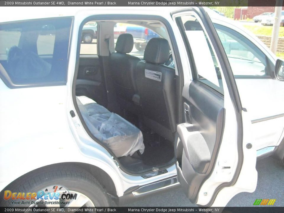 2009 Mitsubishi Outlander SE 4WD Diamond White Pearl / Black Photo #18