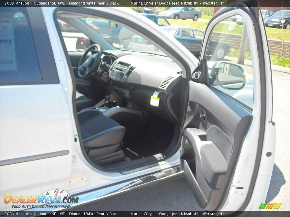 2009 Mitsubishi Outlander SE 4WD Diamond White Pearl / Black Photo #20