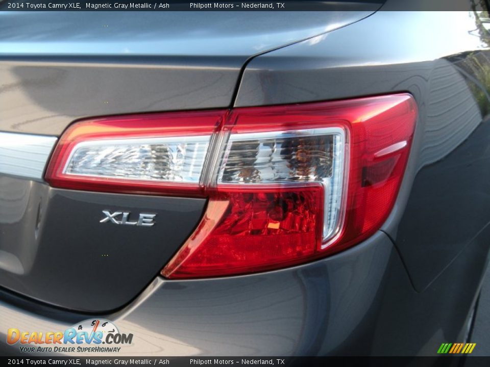 2014 Toyota Camry XLE Magnetic Gray Metallic / Ash Photo #17