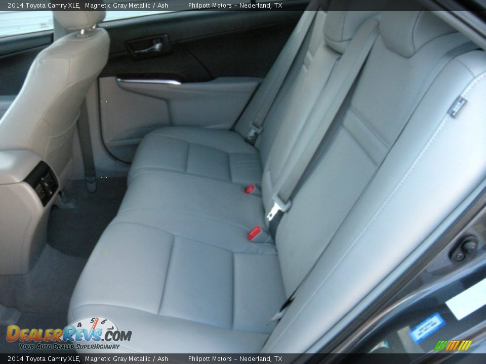 2014 Toyota Camry XLE Magnetic Gray Metallic / Ash Photo #31