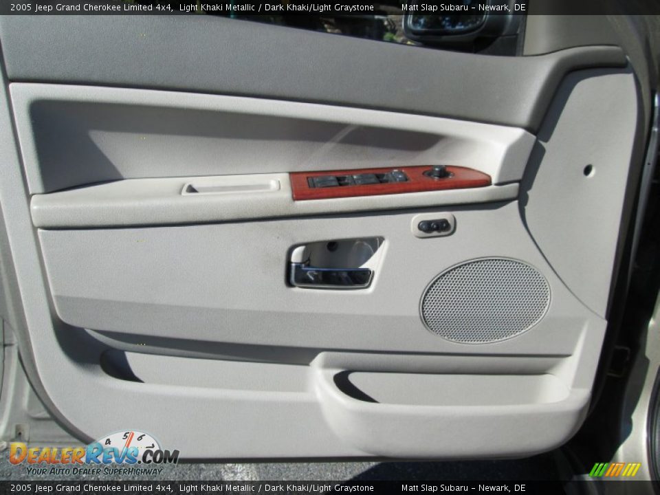 2005 Jeep Grand Cherokee Limited 4x4 Light Khaki Metallic / Dark Khaki/Light Graystone Photo #12