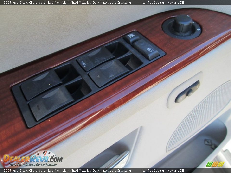 2005 Jeep Grand Cherokee Limited 4x4 Light Khaki Metallic / Dark Khaki/Light Graystone Photo #13