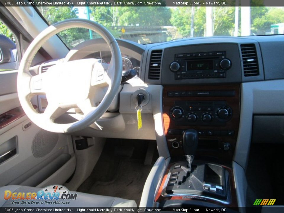 2005 Jeep Grand Cherokee Limited 4x4 Light Khaki Metallic / Dark Khaki/Light Graystone Photo #16